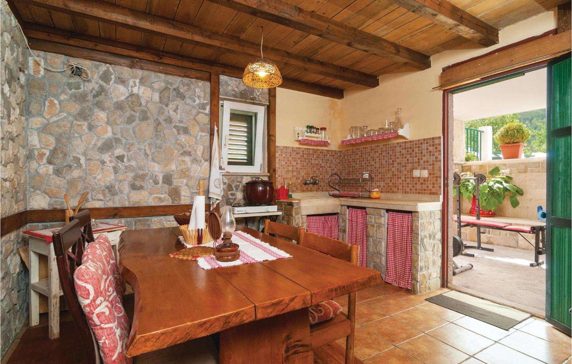 Cozy Home In Podaspilje With Kitchen Svinisce Exterior foto